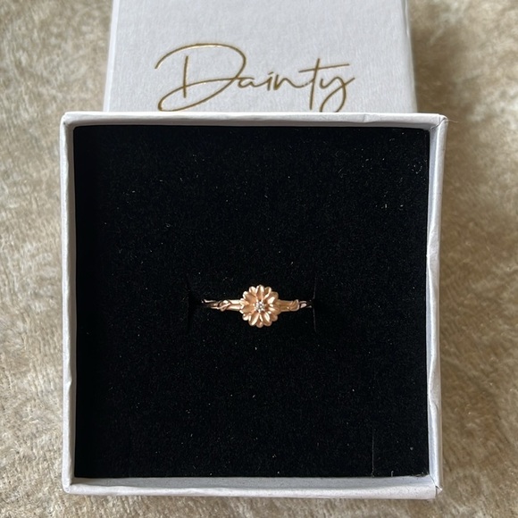 Brand New 14K Gold Plated Rose Gold Daisy Flower Ring Size 7 April Floral - Picture 2 of 12